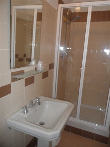 Giugni Hotel 2*